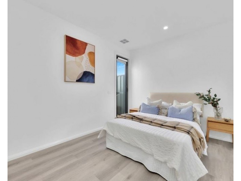 13 Slender Way, Mickleham VIC 3064