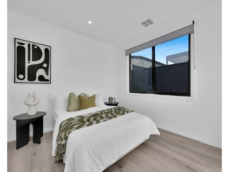 13 Slender Way, Mickleham VIC 3064
