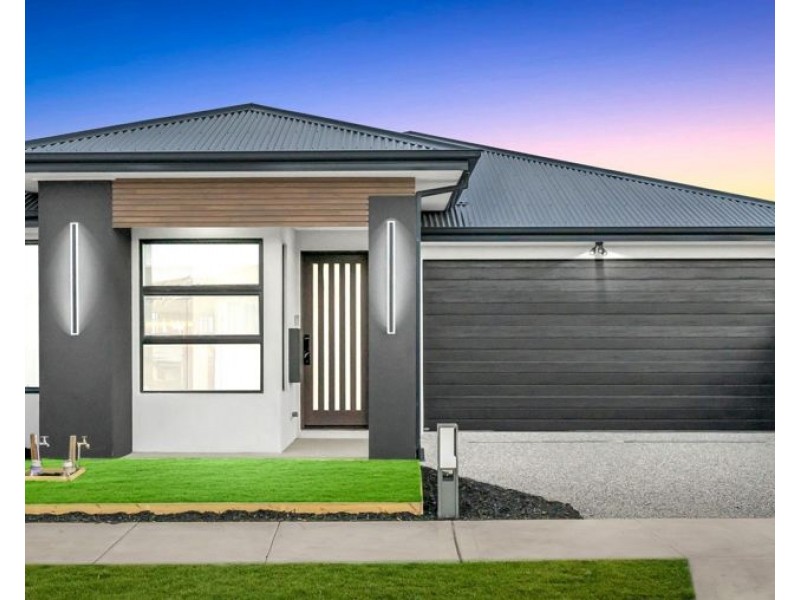 36 Swilk Cres, Mickleham VIC 3064