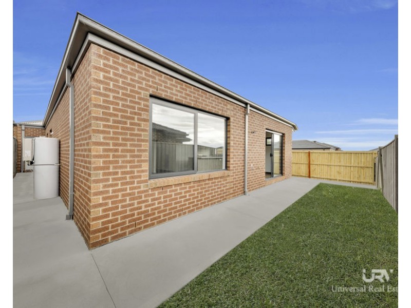 11 Boilersmith St, Donnybrook VIC 3064