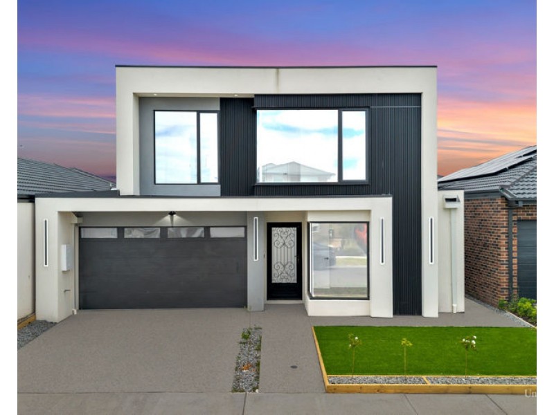 35 Falconer Dr, Mickleham VIC 3064