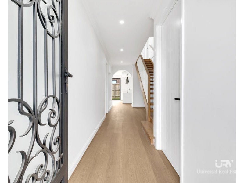 35 Falconer Dr, Mickleham VIC 3064