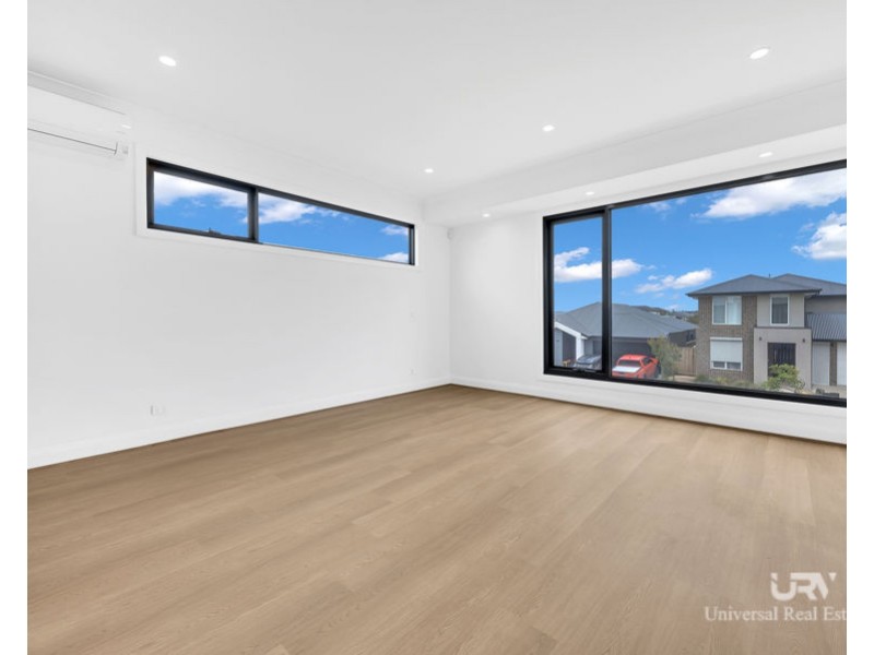 35 Falconer Dr, Mickleham VIC 3064