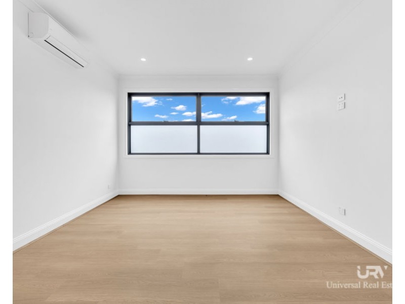 35 Falconer Dr, Mickleham VIC 3064