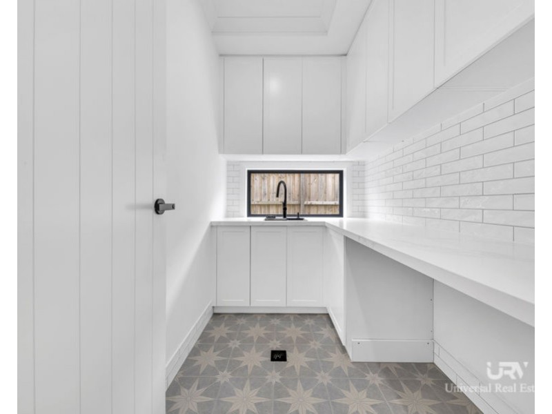 35 Falconer Dr, Mickleham VIC 3064