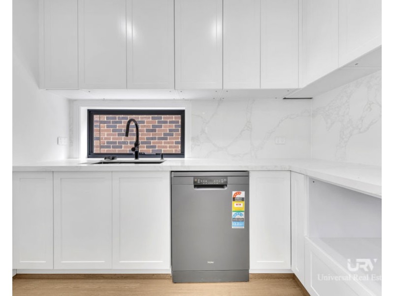 35 Falconer Dr, Mickleham VIC 3064