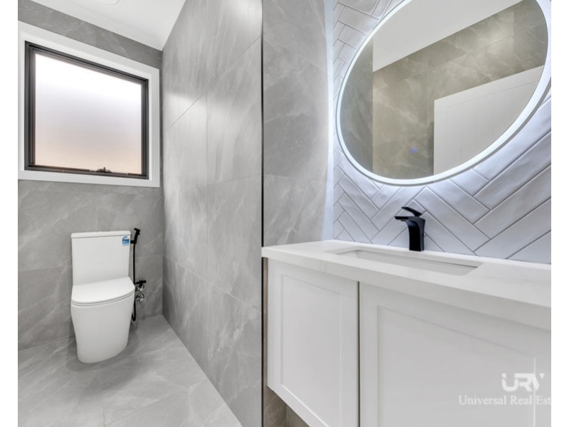 35 Falconer Dr, Mickleham VIC 3064