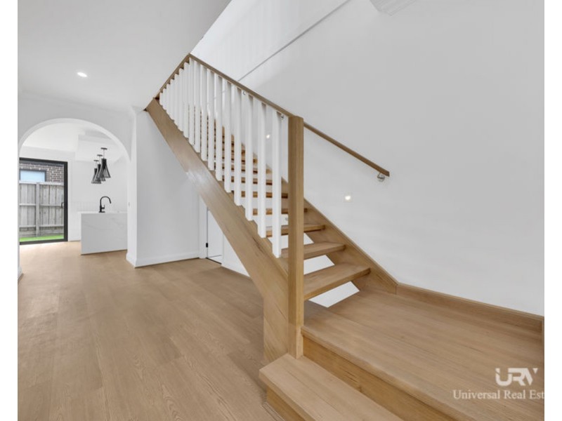 35 Falconer Dr, Mickleham VIC 3064