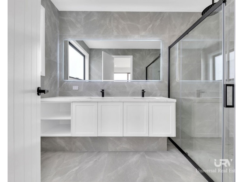 35 Falconer Dr, Mickleham VIC 3064