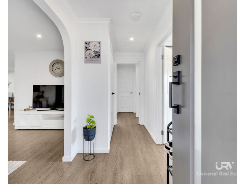 1/16 Manningtree Parade, Craigieburn VIC 3064