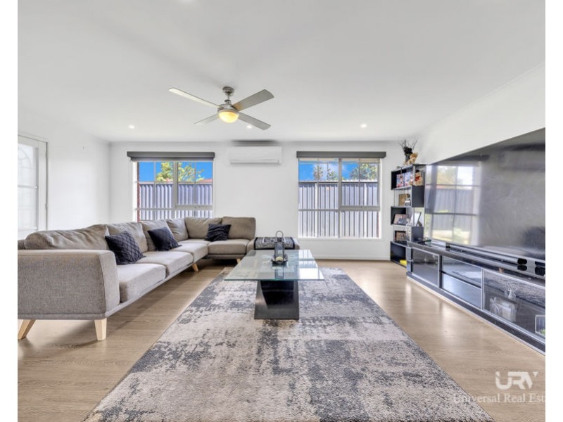 1/16 Manningtree Parade, Craigieburn VIC 3064