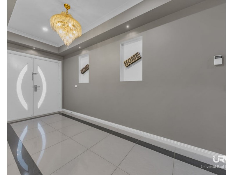 8 Dashing Rd, Craigieburn VIC 3064