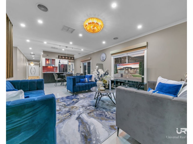 8 Dashing Rd, Craigieburn VIC 3064