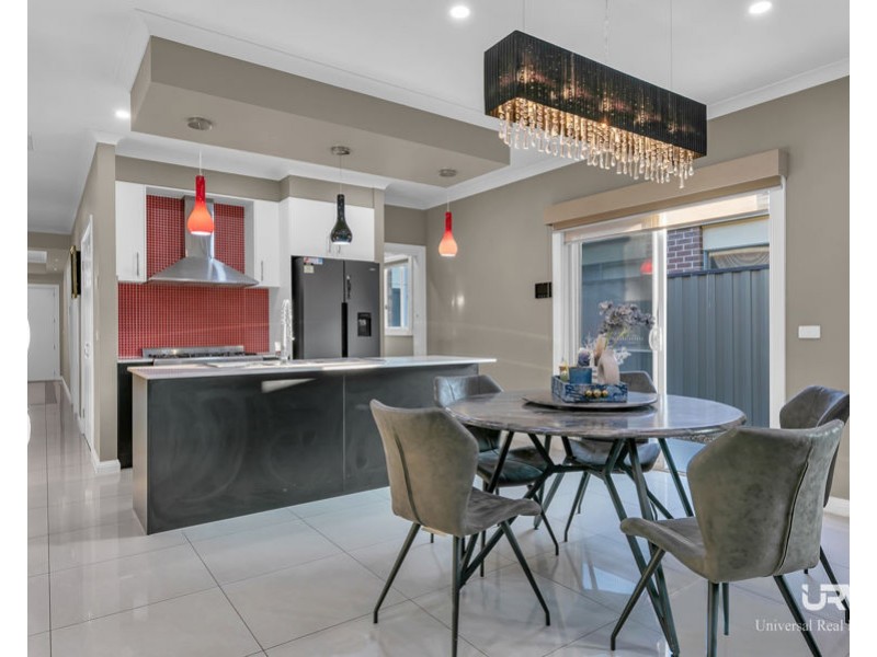 8 Dashing Rd, Craigieburn VIC 3064
