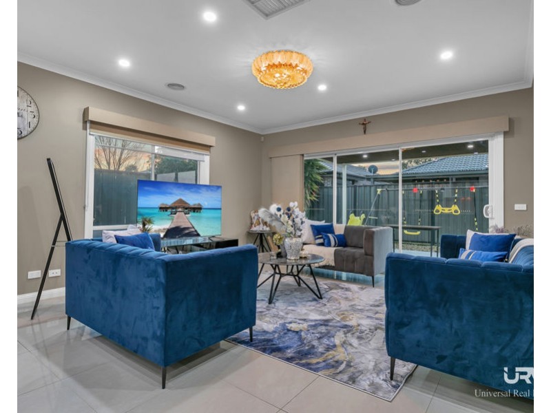 8 Dashing Rd, Craigieburn VIC 3064