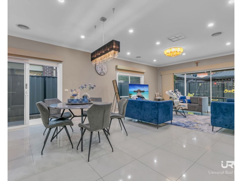 8 Dashing Rd, Craigieburn VIC 3064