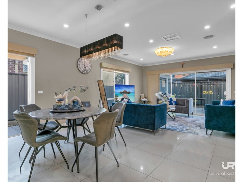 8 Dashing Rd, Craigieburn VIC 3064