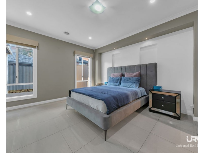 8 Dashing Rd, Craigieburn VIC 3064