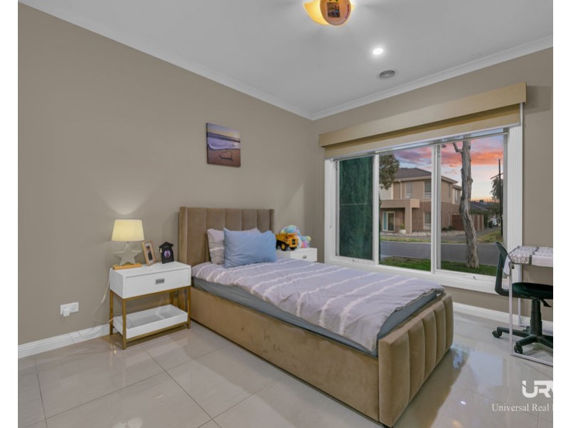 8 Dashing Rd, Craigieburn VIC 3064