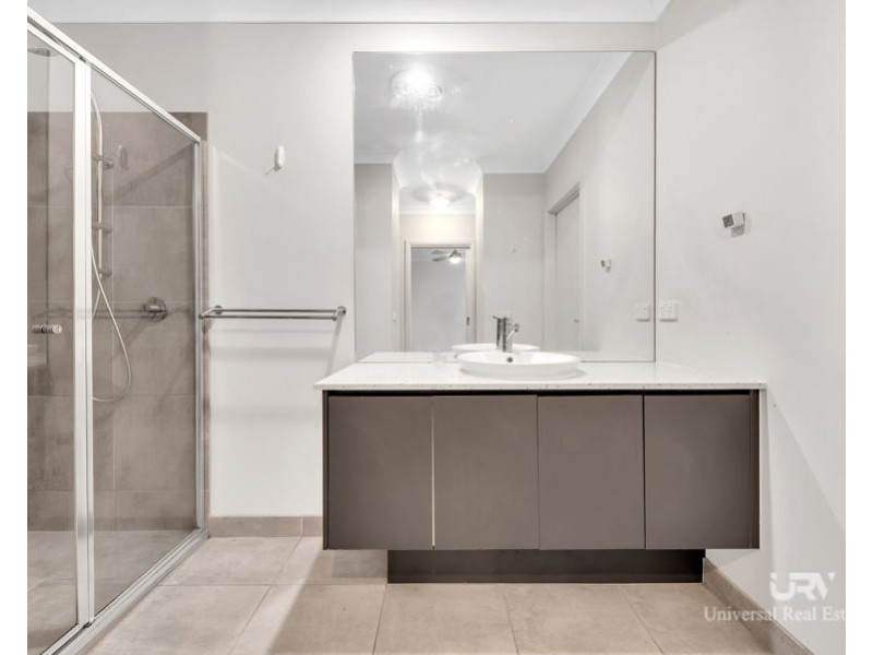 8 Upthorpe Way, Mickleham VIC 3064