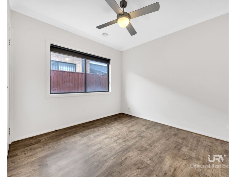 8 Upthorpe Way, Mickleham VIC 3064