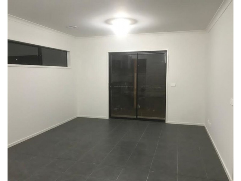 3 Illawara Drive, Mickleham VIC 3064