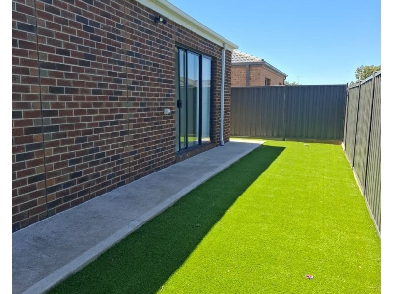 11 Ambigua Way, Donnybrook VIC 3064