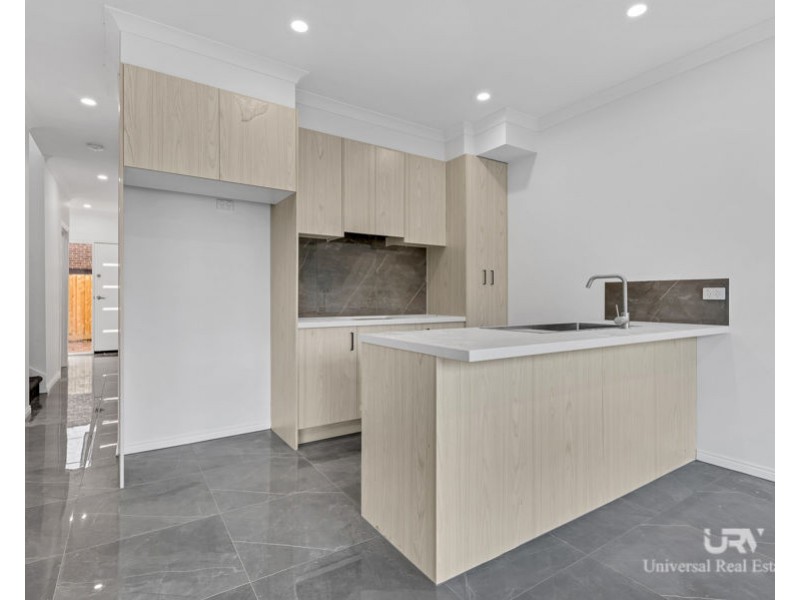 2/17 Mambourin Street, Werribee VIC 3030