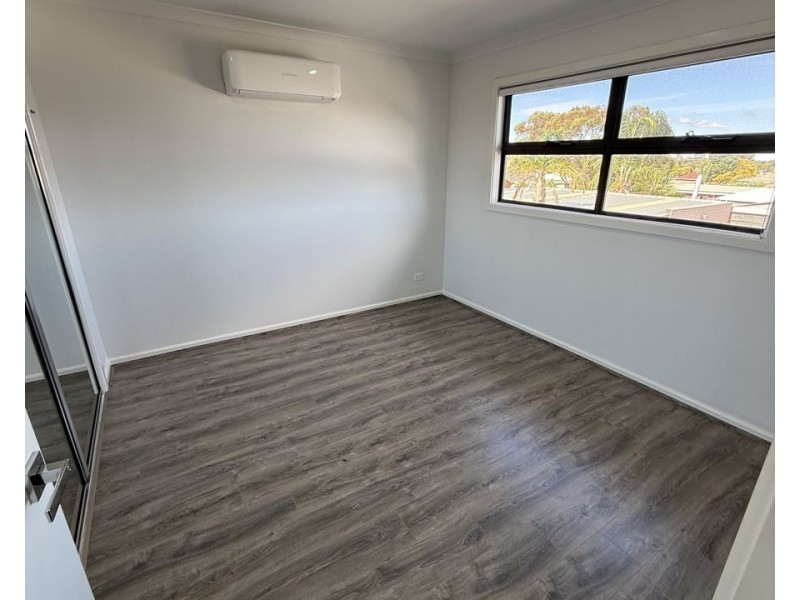 2/5 Bainbridge Close, Craigieburn VIC 3064