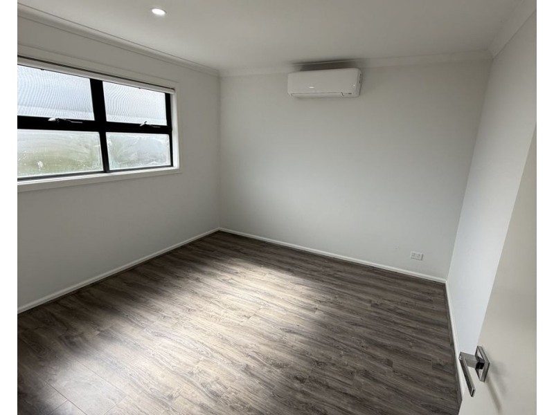 2/5 Bainbridge Close, Craigieburn VIC 3064