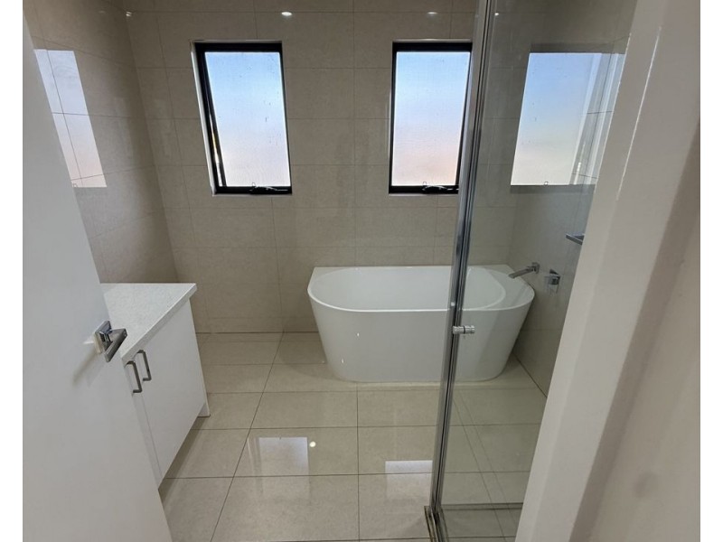 2/5 Bainbridge Close, Craigieburn VIC 3064