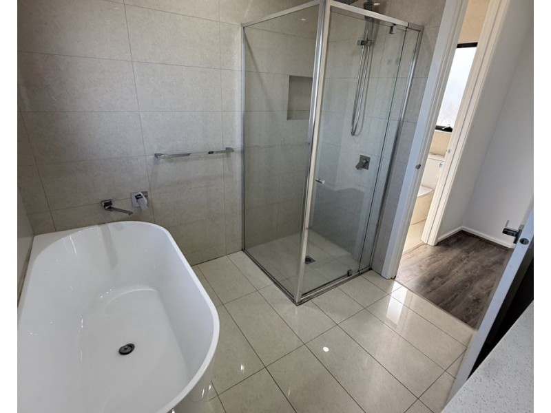 2/5 Bainbridge Close, Craigieburn VIC 3064