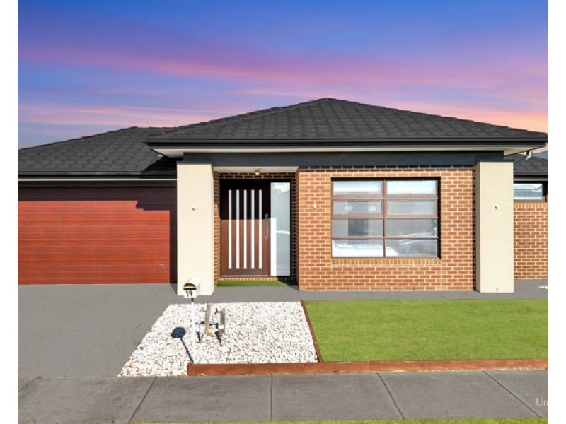 19 Barnato Street, Mickleham VIC 3064