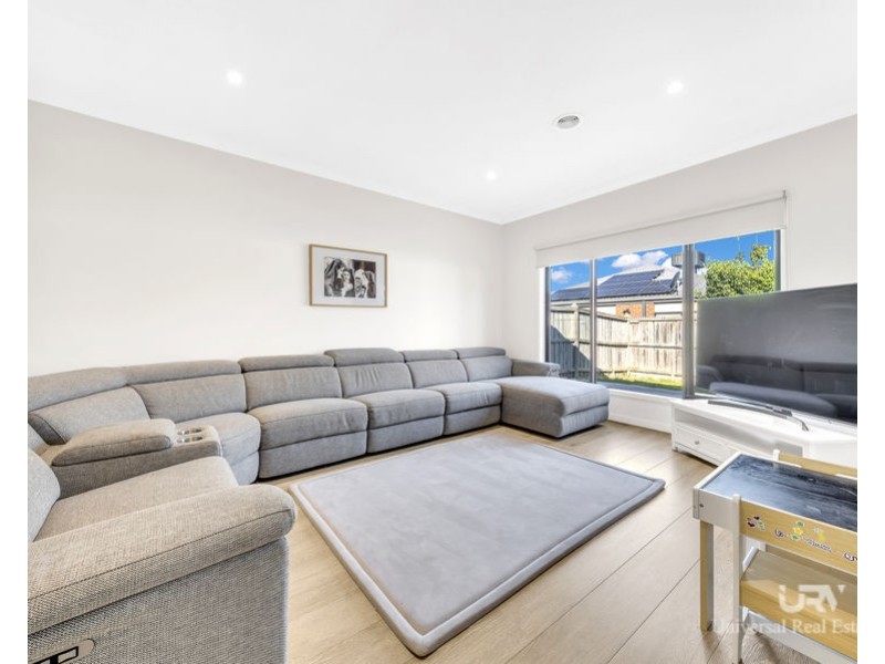 19 Barnato Street, Mickleham VIC 3064