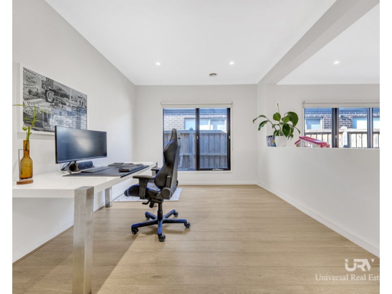 19 Barnato Street, Mickleham VIC 3064