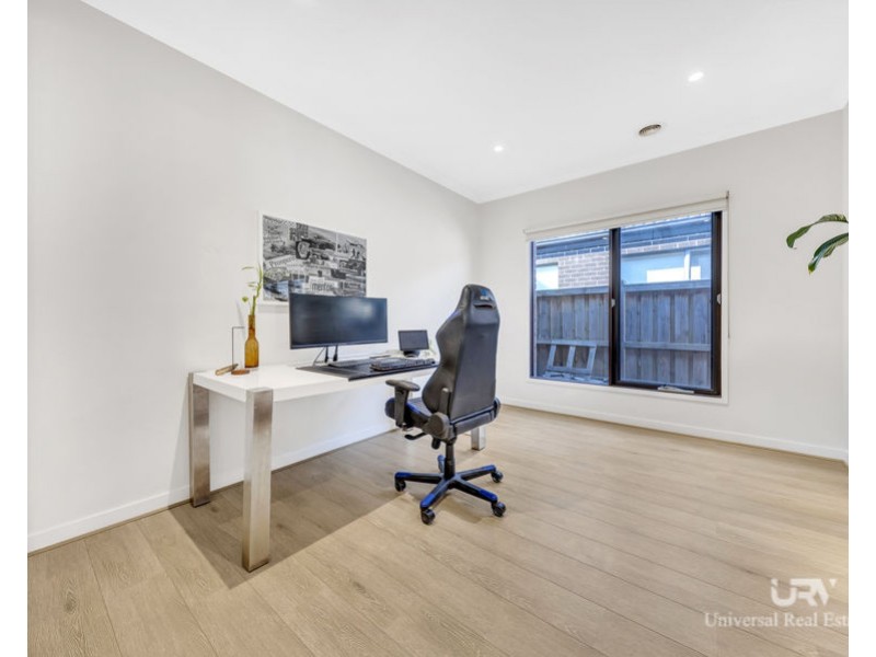 19 Barnato Street, Mickleham VIC 3064