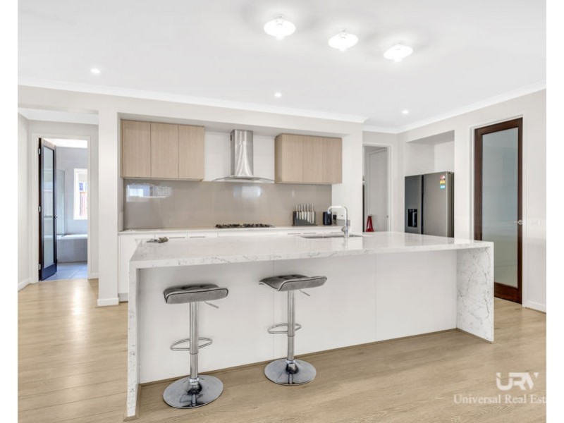 19 Barnato Street, Mickleham VIC 3064