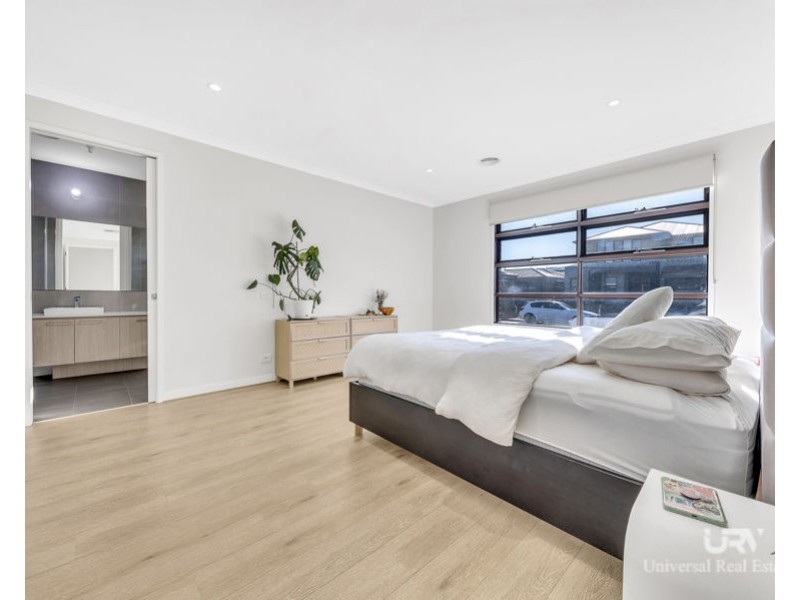 19 Barnato Street, Mickleham VIC 3064