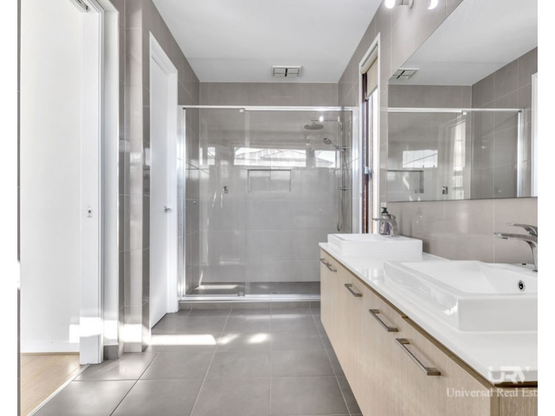 19 Barnato Street, Mickleham VIC 3064