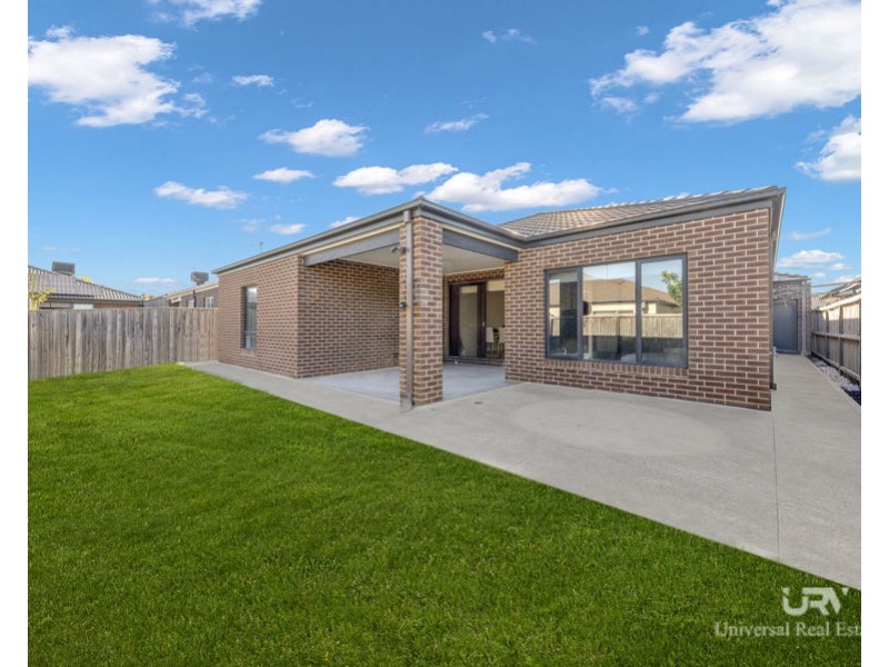 19 Barnato Street, Mickleham VIC 3064