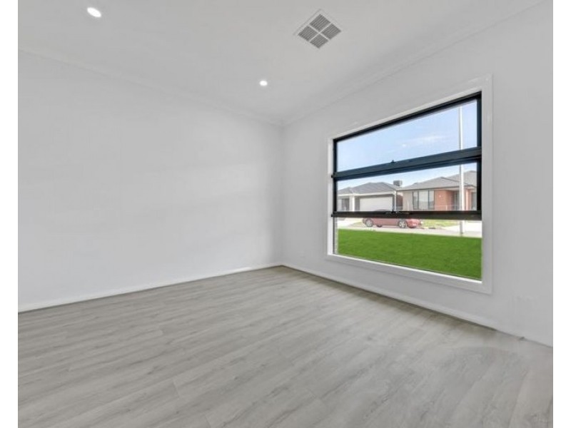 66 Madura Promenade, Mickleham VIC 3064