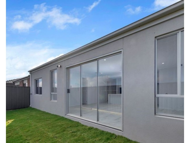 30 Ambigua Way, Donnybrook VIC 3064