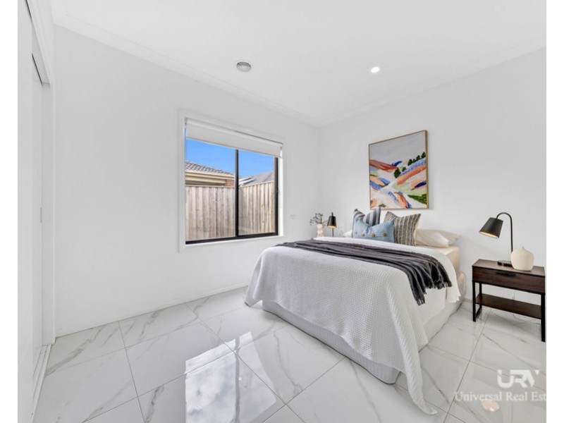 23 Hollington Drive, Mickleham VIC 3064