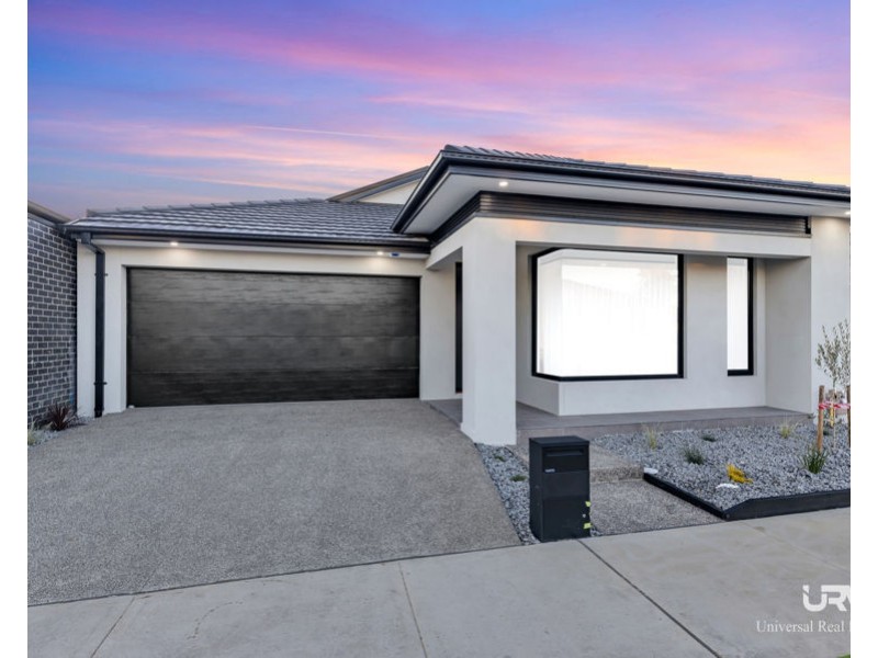 43 Tremaine Ave, Mickleham VIC 3064