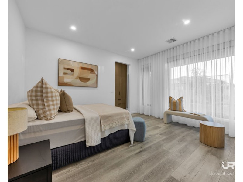 43 Tremaine Ave, Mickleham VIC 3064