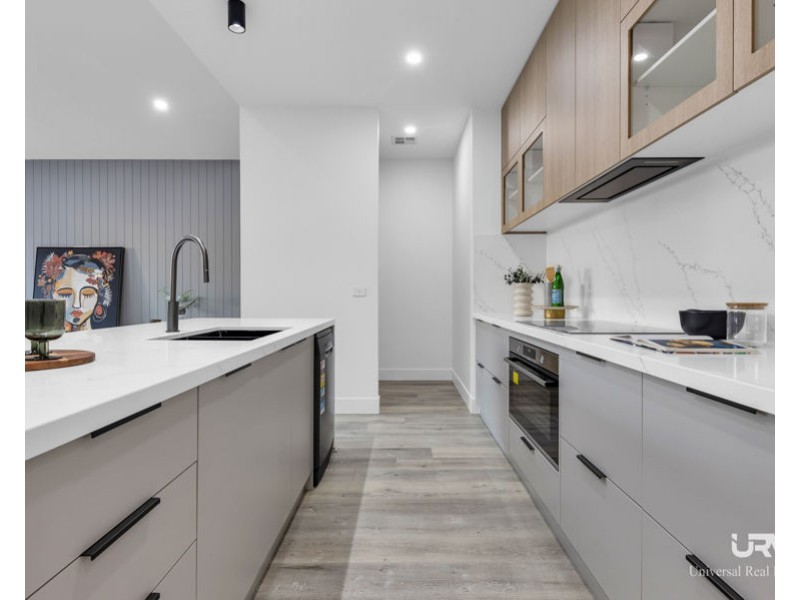 43 Tremaine Ave, Mickleham VIC 3064