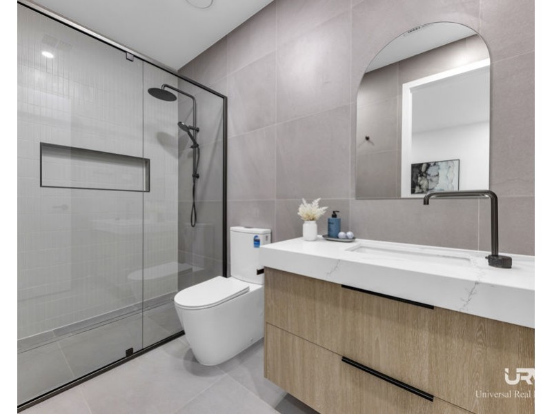 43 Tremaine Ave, Mickleham VIC 3064