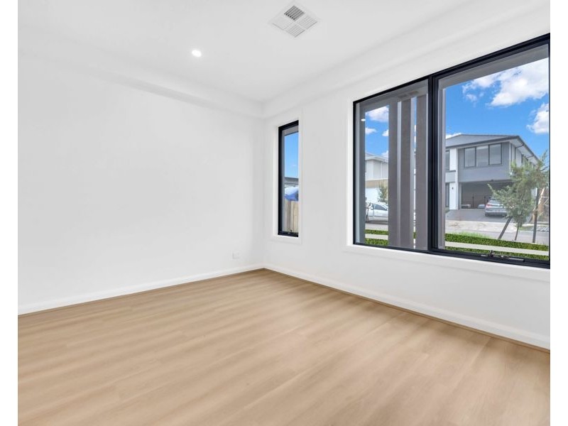 14 Pyrus Cres, Mickleham VIC 3064