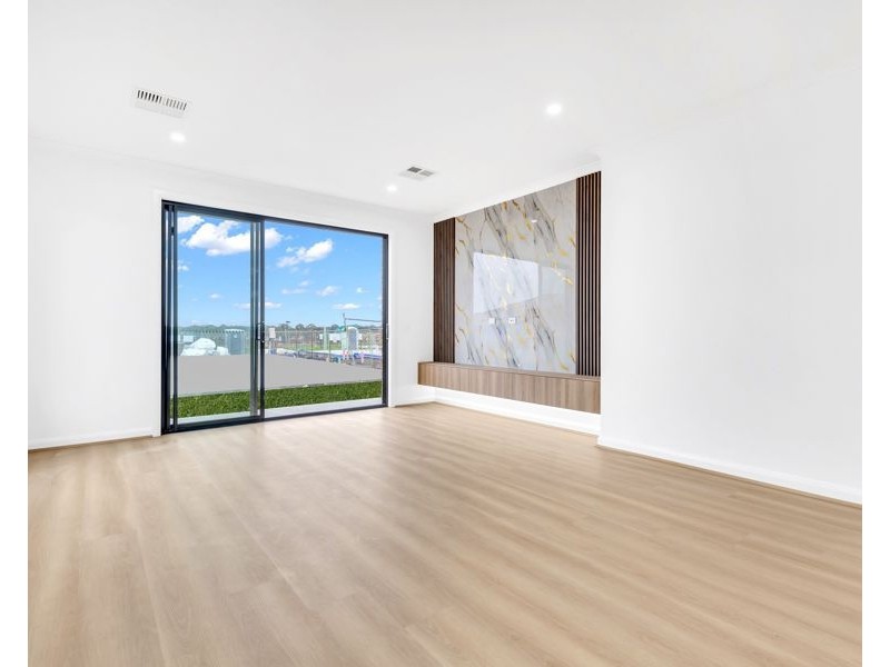 14 Pyrus Cres, Mickleham VIC 3064