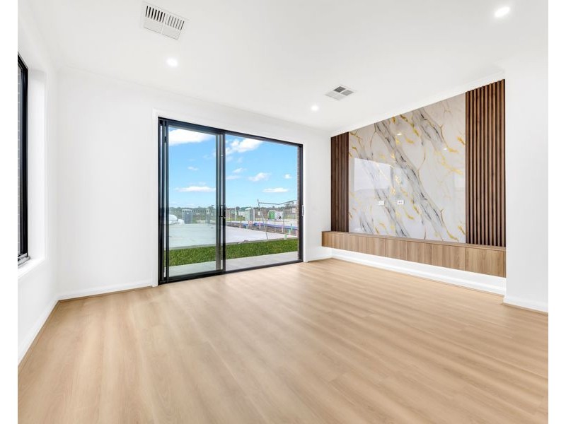 14 Pyrus Cres, Mickleham VIC 3064